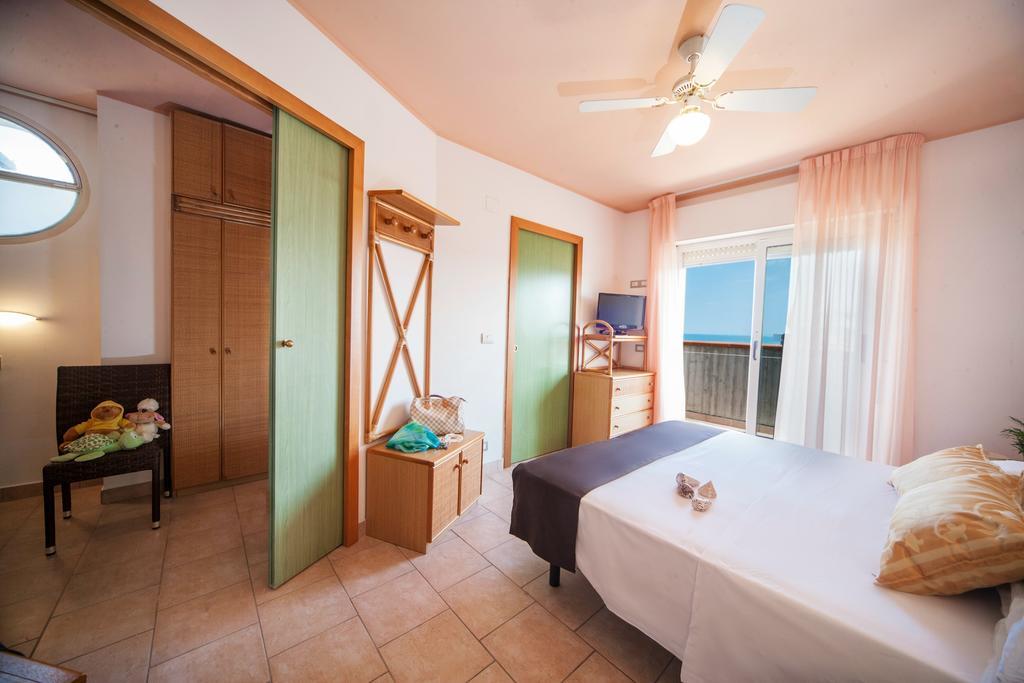 Hotel Doge Alba Adriatica Phòng bức ảnh