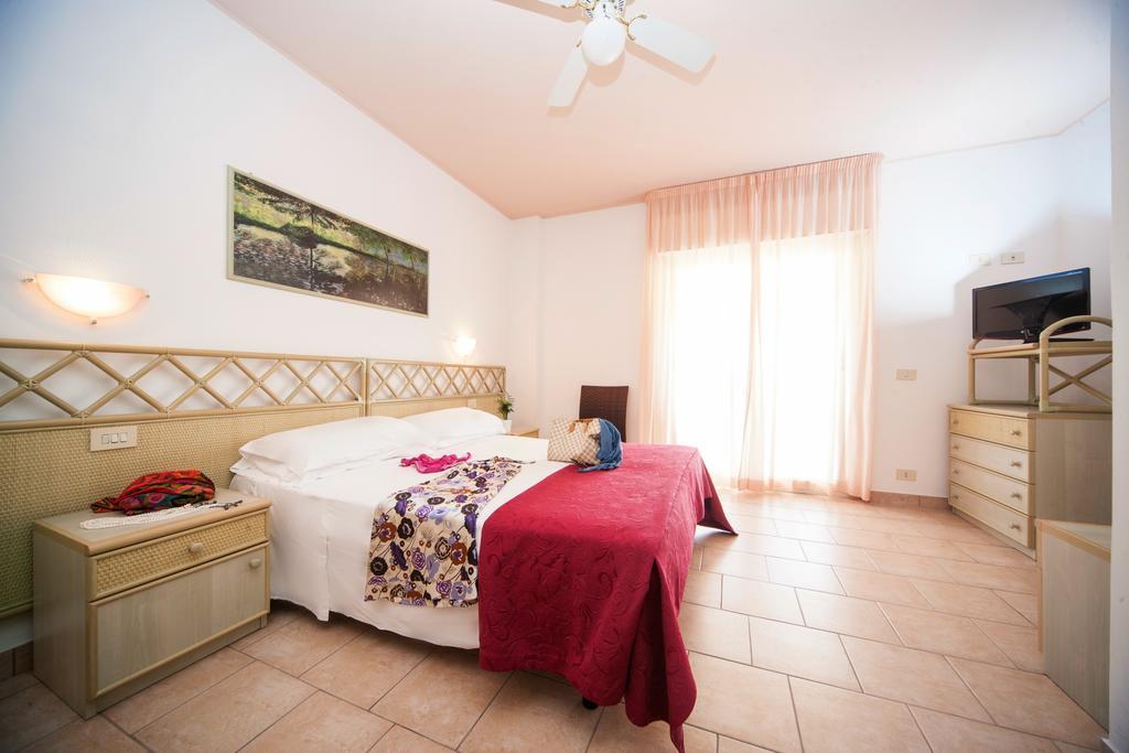 Hotel Doge Alba Adriatica Phòng bức ảnh
